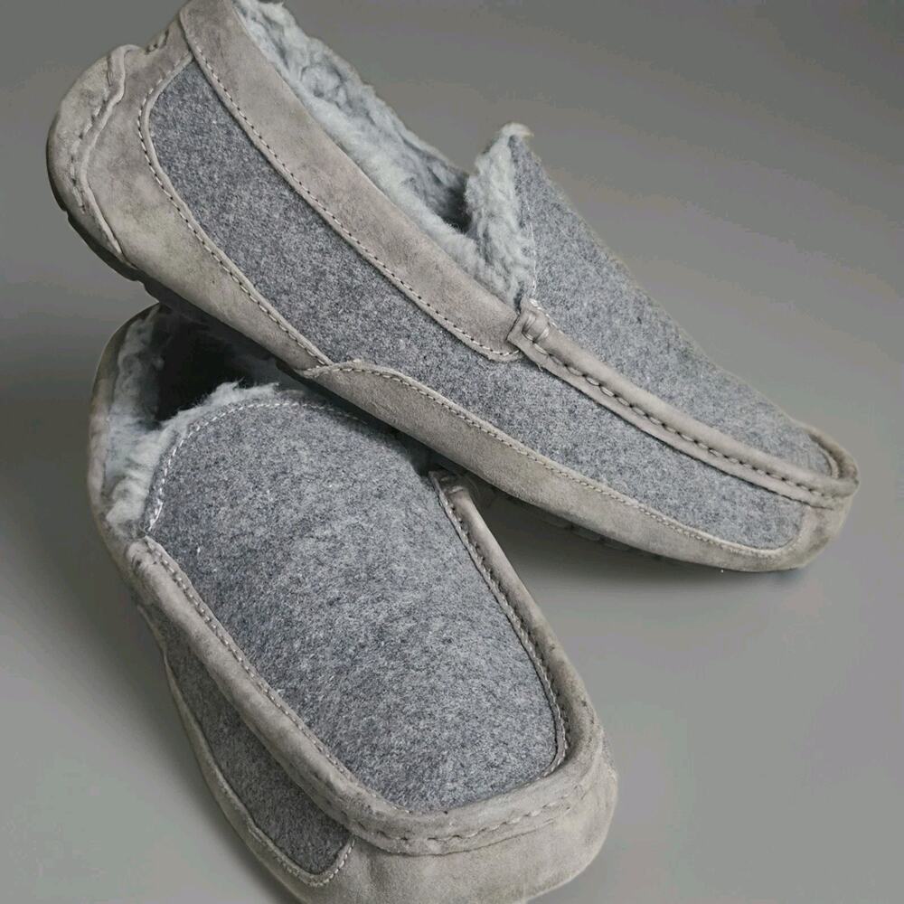 UGG Mens US 9 Ascot Gray Wool Sheepskin Sherpa Moccasins Slippers